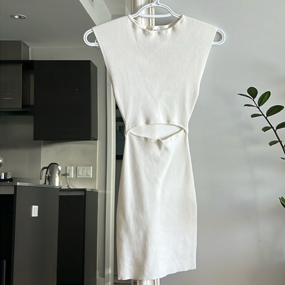 Aritzia Wilfred free cutout dress - Picture 1 of 4